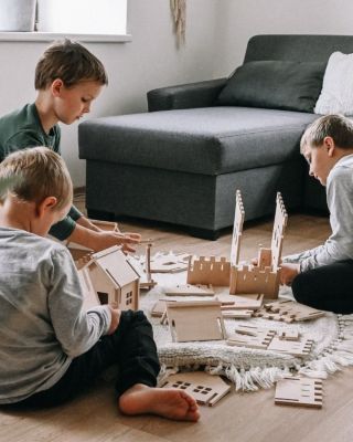 KDYŽ SI HRAJÍ KLUCI, NENÍ POTŘEBA MOC SLOV, STAČÍ POŘÁDNÁ STAVEBNICE A HOOOOOOOOOOOOOODNĚ ČASU... BEZ MOBILU, BEZ TECHNIKY...