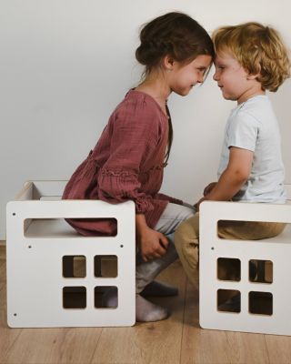 Když jsme vymýšleli první nábytek pro děti, věděla jsem, že musí být hezký, bytelný, lehký pro přenos, rostoucí,...